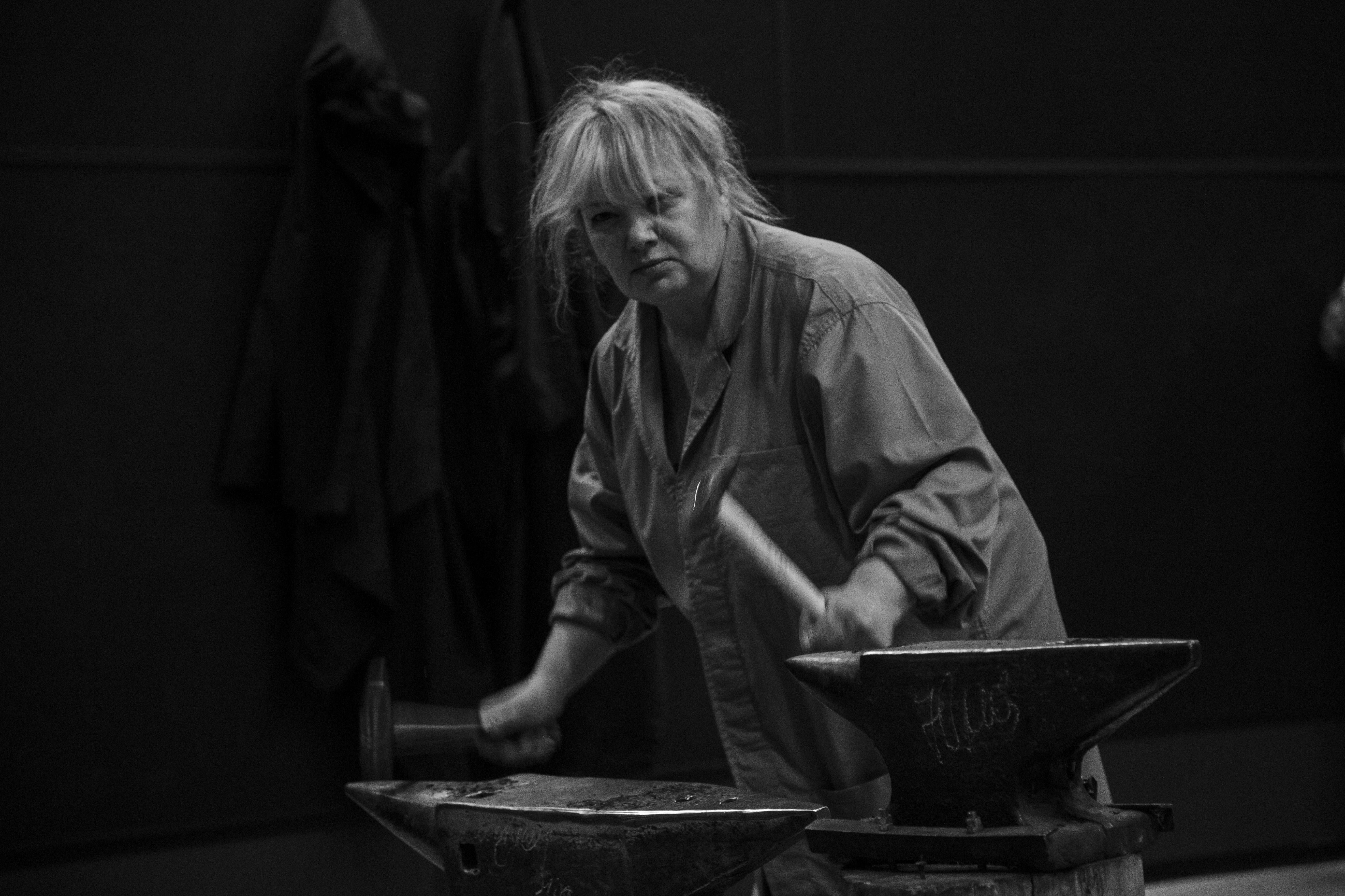 Dies Irae — incudine e materiali scenici